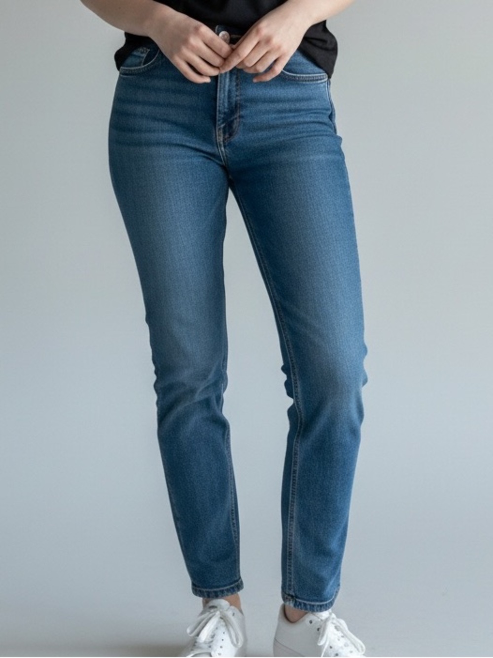 Classic High-Rise Crop Wide Straight Women Jeans in Blue